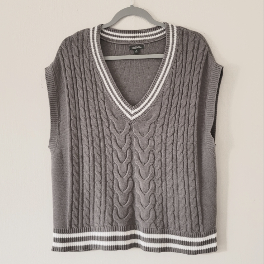Wild Fable Women's Knit Oversized Preppy Dark Academia Sweater Vest Size Medium